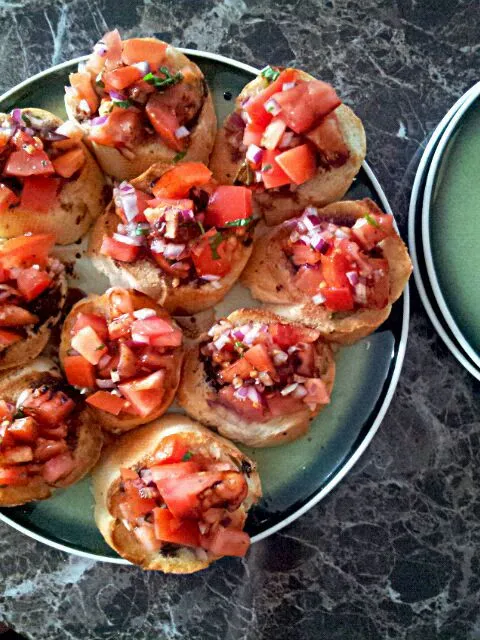 Bruschetta with balsamic reduction|Megan Preeceさん