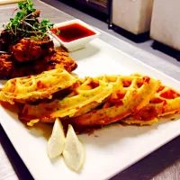 Island chicken tenders with a jalapeño and white cheddar waffle. Sriracha syrup and maple butter|Tasha Jonesさん