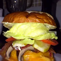 Hand formed turkey burger, roasted portobello, maple bacon, garlic pickle, Roma tomato, pretzel roll|Tasha Jonesさん