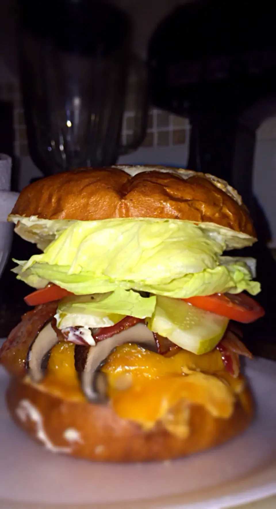 Hand formed turkey burger, roasted portobello, maple bacon, garlic pickle, Roma tomato, pretzel roll|Tasha Jonesさん