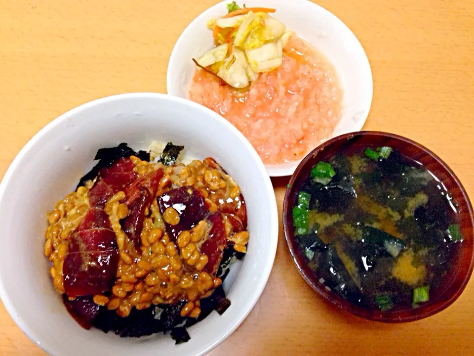 ヅケマグロ納豆丼＋明太おろし＋ワカメの味噌汁|TonyYamadaさん