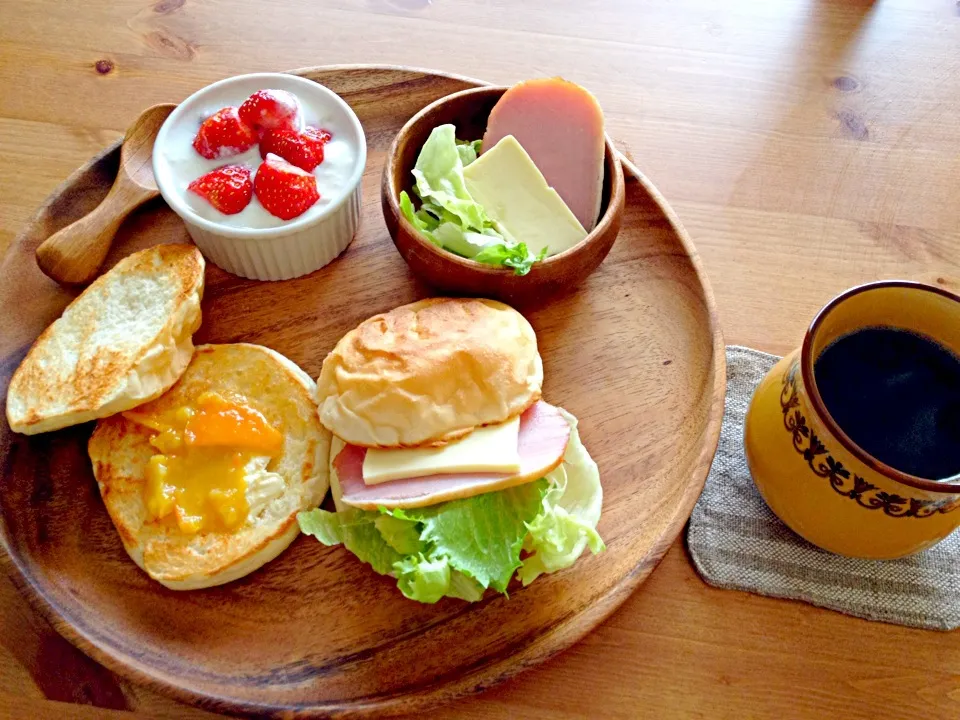 ハムチーズサンドの朝ご飯|ココアヤさん