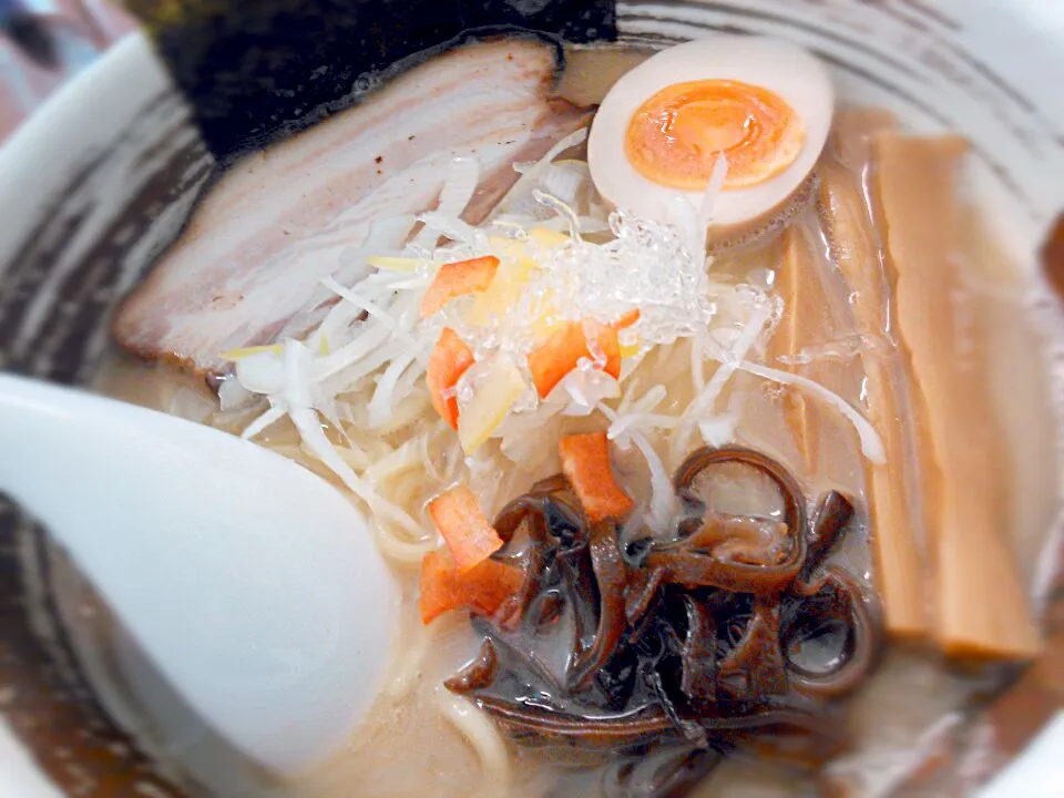 フレンチシェフが作るラーメン！！濃厚だけど、しつこくないww(*ﾟ▽ﾟ)ﾉ|じゅんじゅんさん