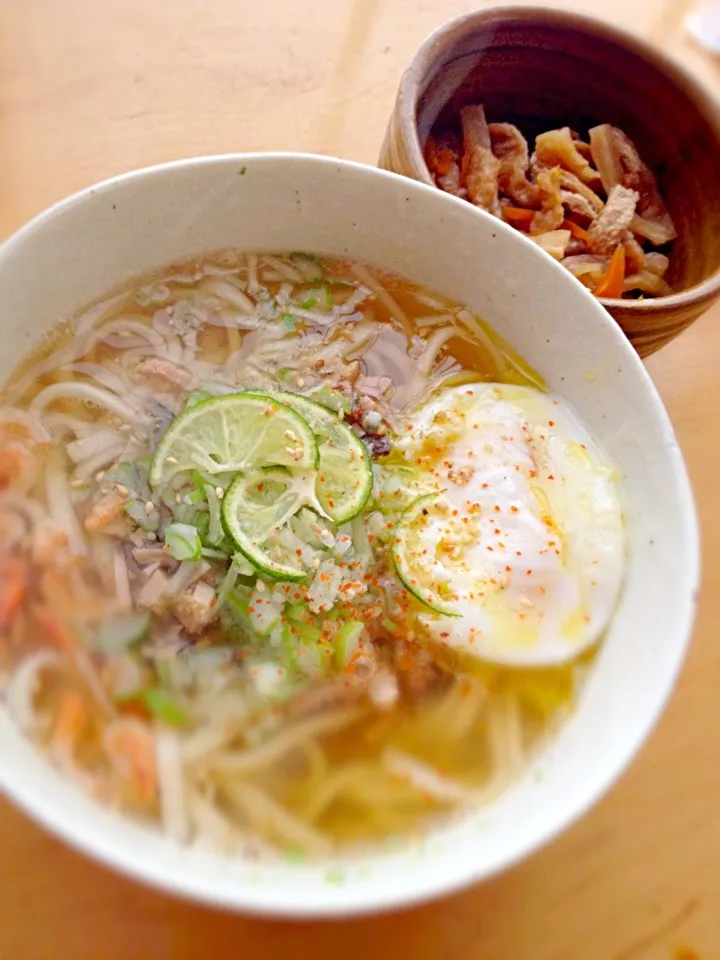 Snapdishの料理写真:ジャパ〜ン！スダチとなまり節のうどんと切干し大根。 Kansai style Udon noodle wt cytrus "sudachi".|honeyhunterさん