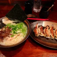 とんこつらーめん、焼き餃子|堀 綾夏さん