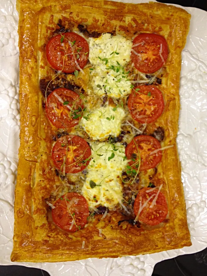 Onion and 3 cheese tart with tomato and thyme|Steve Pountneyさん