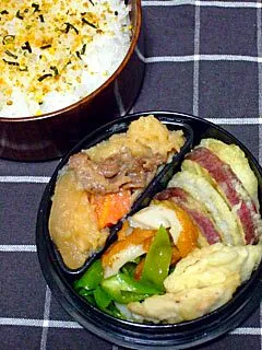 お弁当（のりたまご飯、天ぷら（ささみ、さつまいも、れんこん）、肉じゃが、ピーマンとちくわの炒め物）|すーさん