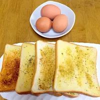 Garlic bread with boiled egg|rossさん