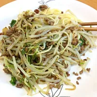 Snapdishの料理写真:パスタというより野菜炒め、さらに味はカレー味だったりする。。。|Magoshi YZ250さん