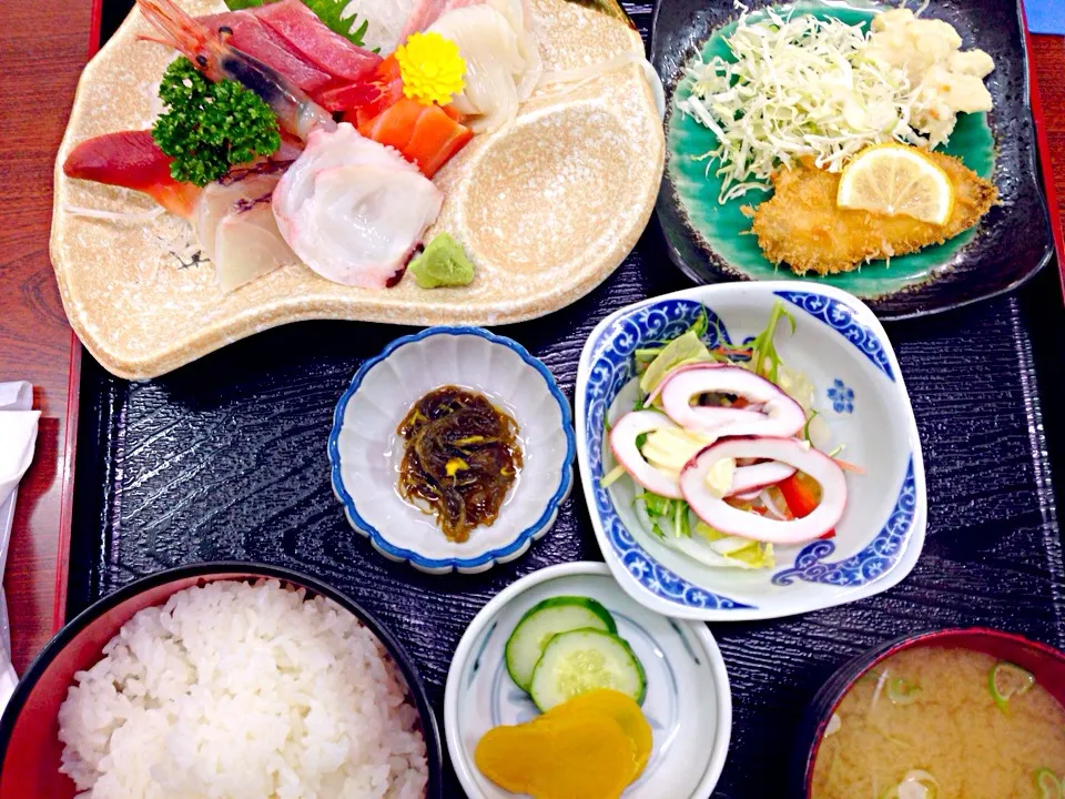 Snapdishの料理写真:みなと食堂 刺身定食|きのこせんぱいさん