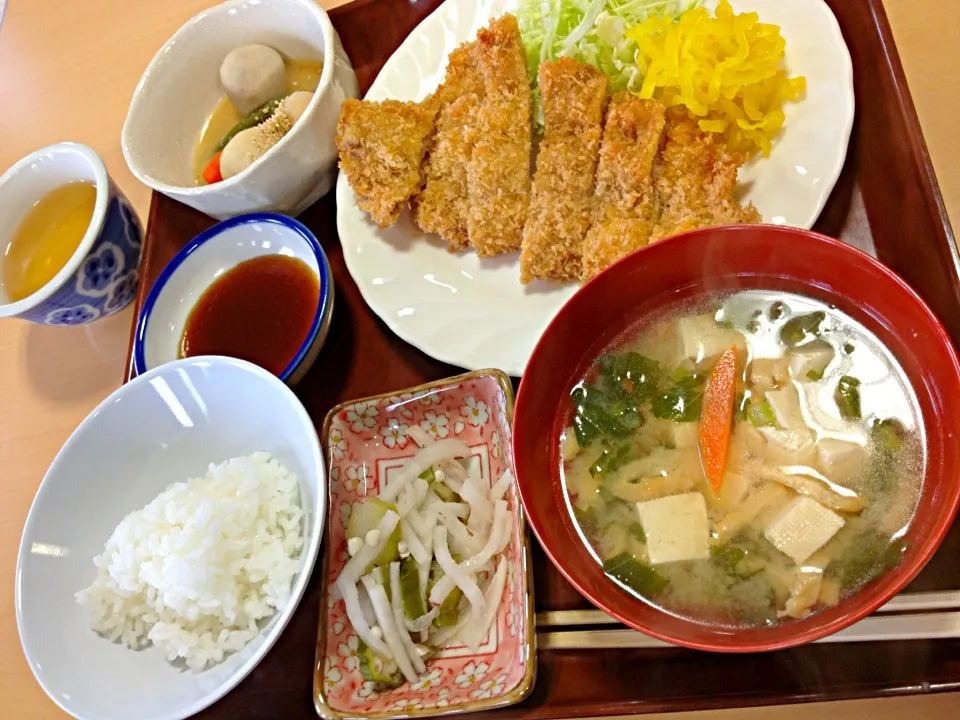 健康福祉センター喫茶ふれあいの日替わり定食、今日は、薄切り肉のとんかつでした|ハルさん