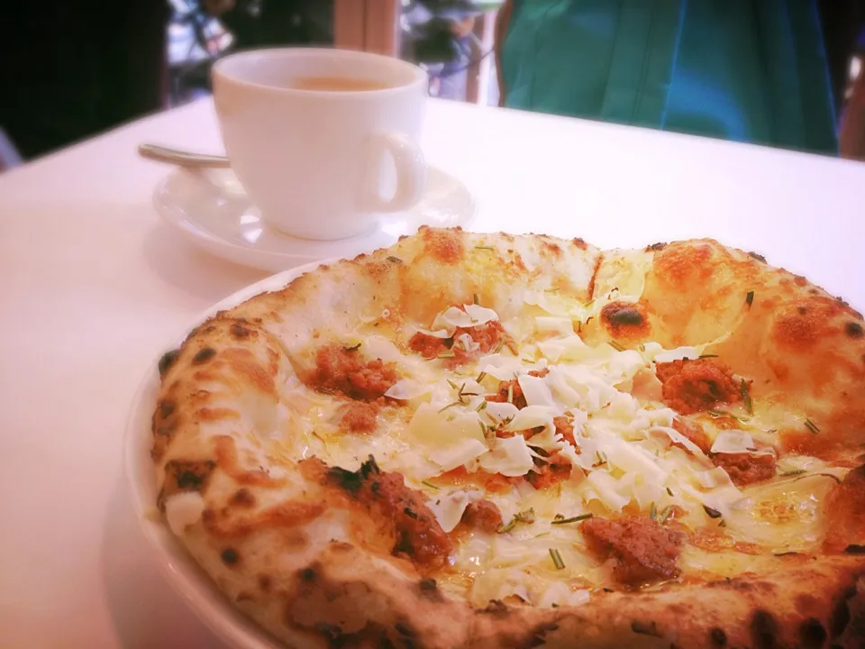 Smoked cheese with meat sauce Pizza|RungRungさん