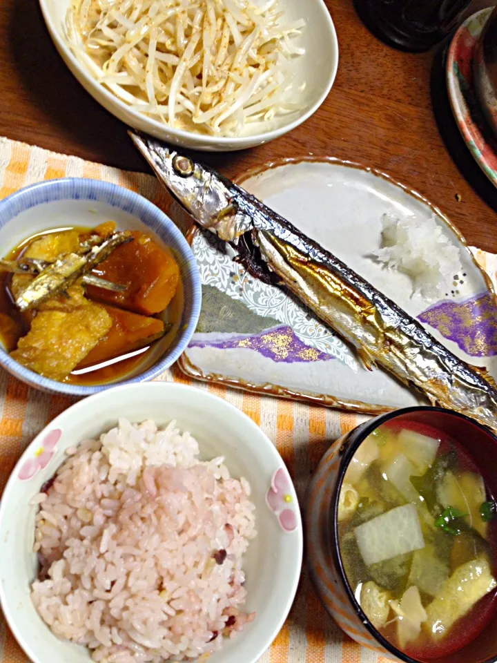 秋刀魚の塩焼き 南瓜煮 もやしサラダ 味噌汁|掛谷節子さん