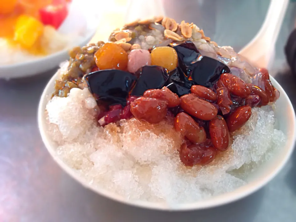 Shaved Ice with Assorted Toppings|willklhさん