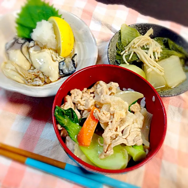 Snapdishの料理写真:中華餡掛け丼、カキのおろし醤油、煮物|2boy mamさん