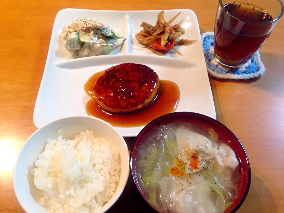 豆腐ハンバーグ . きんぴらごぼう . カブときゅうりのサラダ . 水餃子スープ|なるなるさん