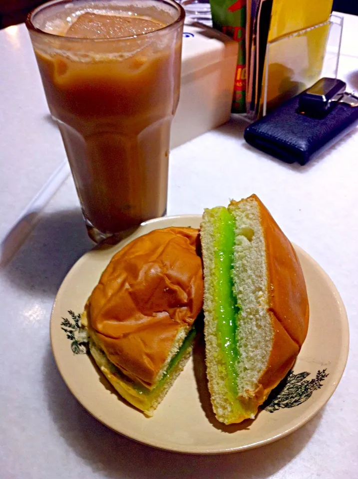 Kaya bread and tarik tea|Nathalie Straversさん