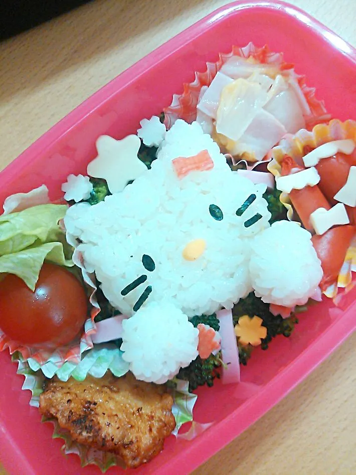 今日のお弁当さん☆キティーちゃんクリスマスが待ちきれない♪リースから飛び出てきたよ～！弁当(≧∀≦)|Kayo Matsudaさん