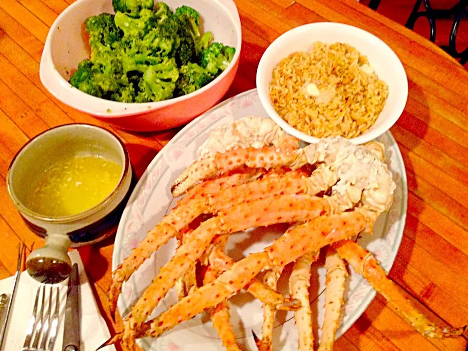 King crab legs, herb brown rice, broccoli sautéed in garlic!|Michele Fortunatiさん