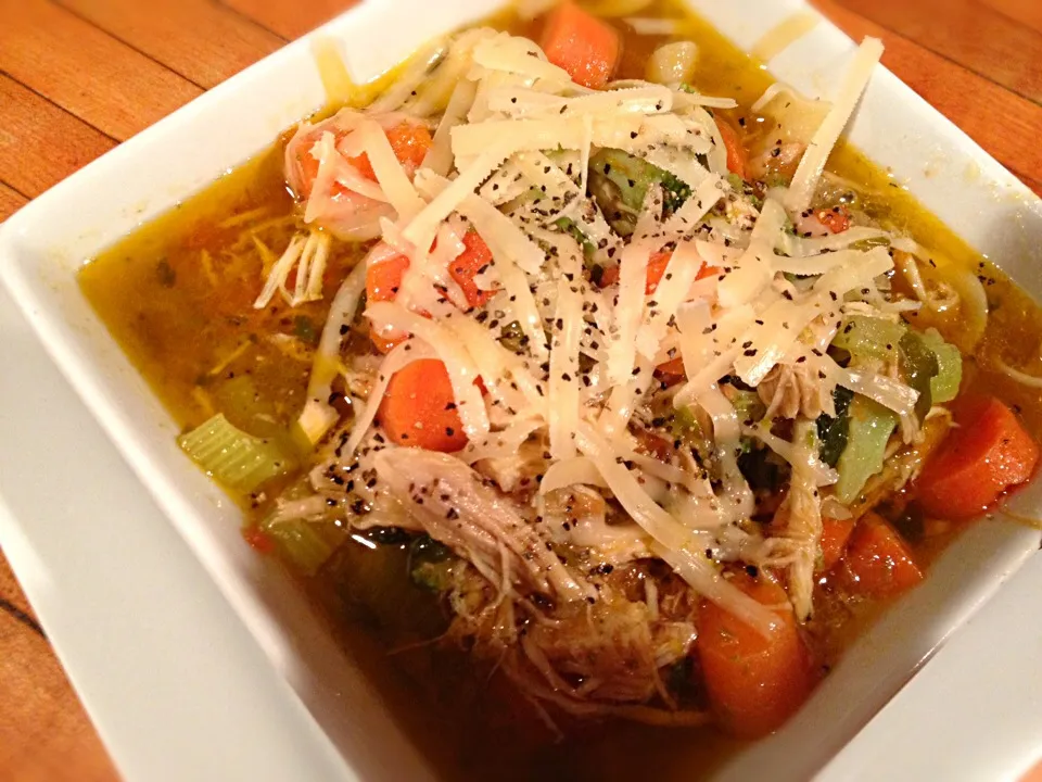 Slow cooking chicken soup|Michele Fortunatiさん