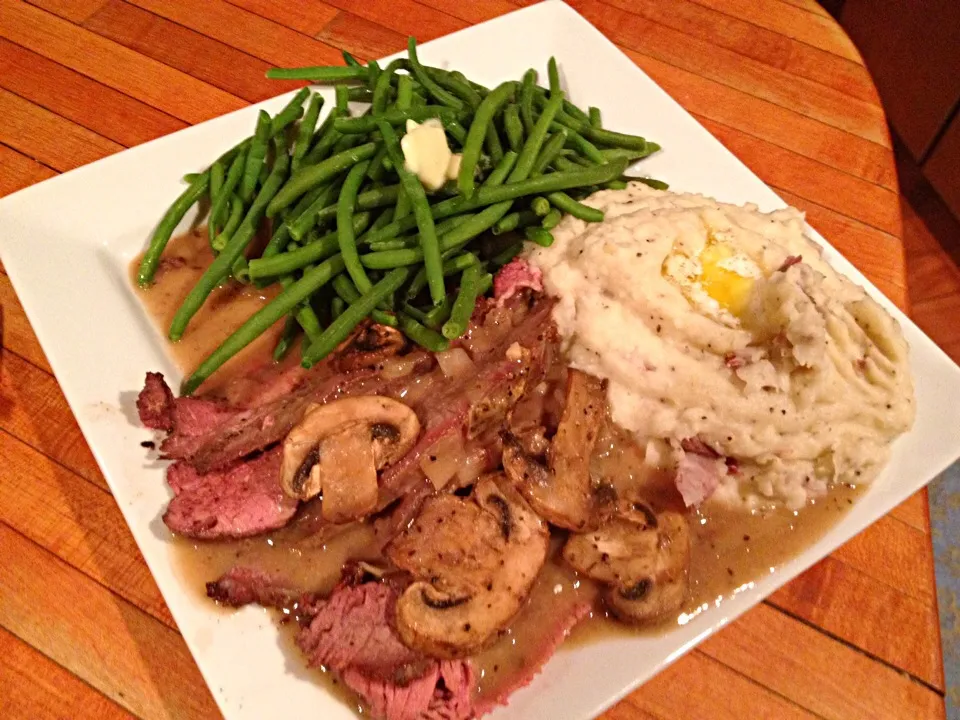 Beef tenderloin with garlic mashed potatoes|Michele Fortunatiさん