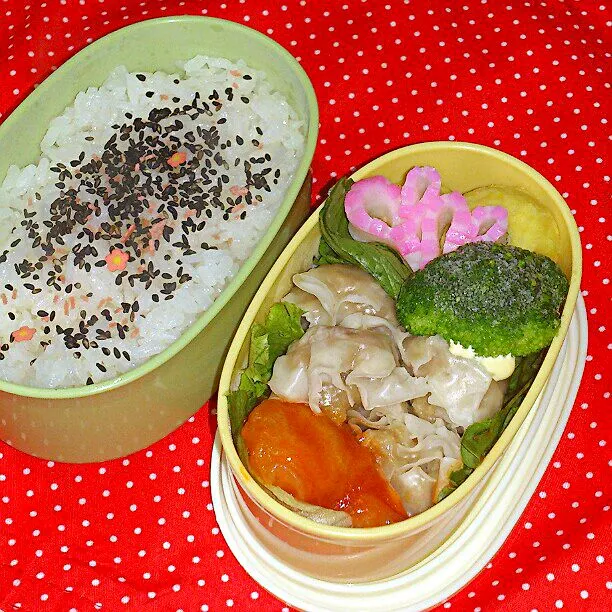 12/11(水)の旦那弁当
♪エビチリ
♪焼売
♪さつまいものサラダ
♪ブロッコリー
♪かまぼこ|ふみぃさん