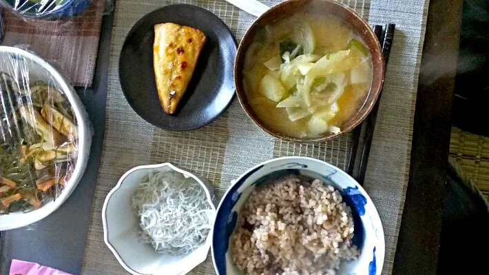 鯖塩焼き&大根おろし&じゃがいもと玉ねぎ、わかめの味噌汁|まぐろさん