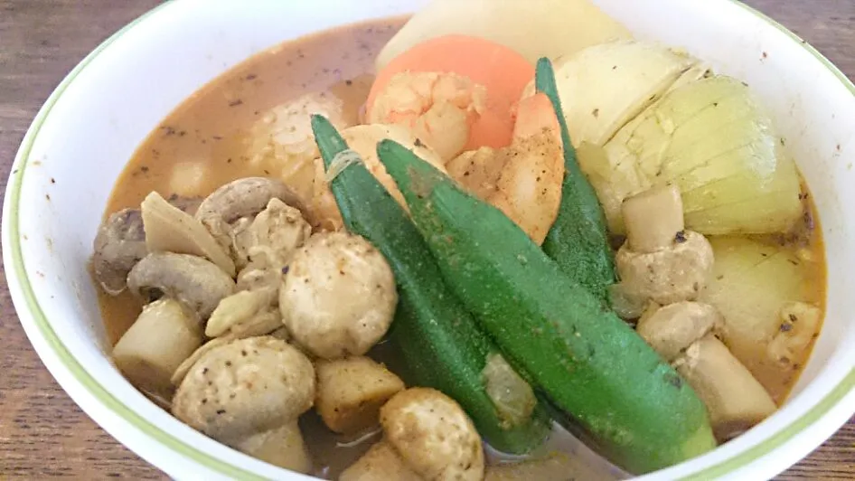 スープカレーです。あ、奥芝商店のおうちカレーに野菜を放り込んだだけ～♪|Izumi Nakayamaさん