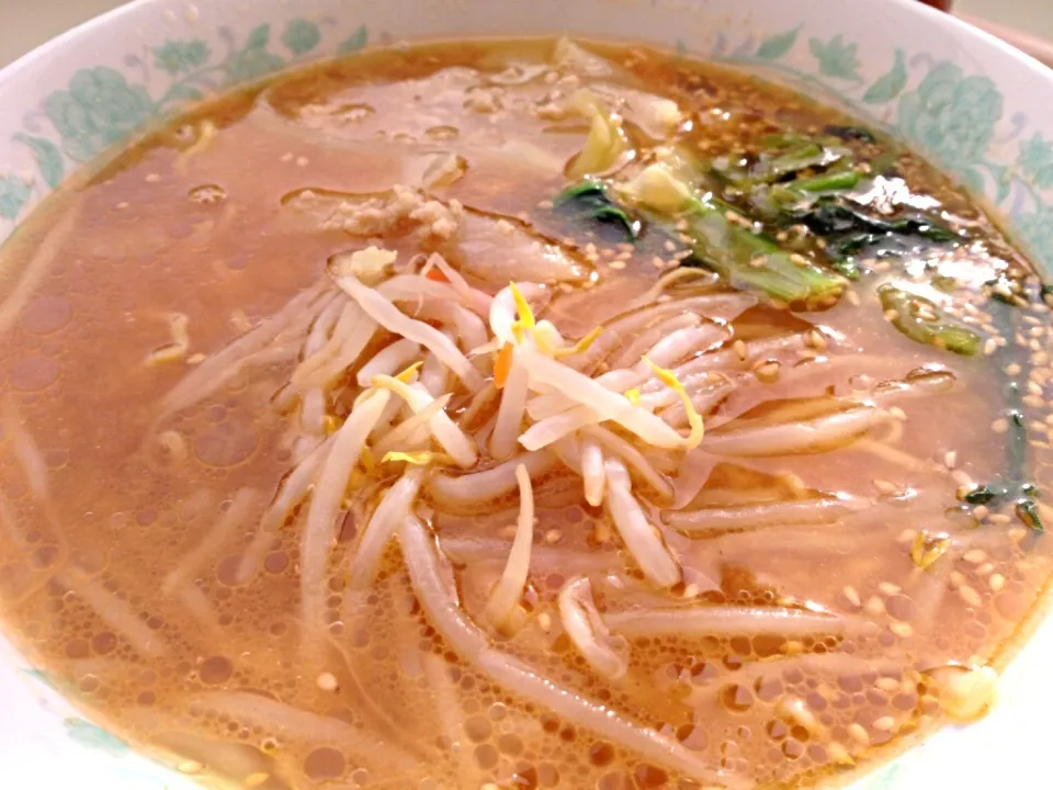 Snapdishの料理写真:今日の社食は札幌味噌ラーメン。430円。|ルーア・ブランカさん