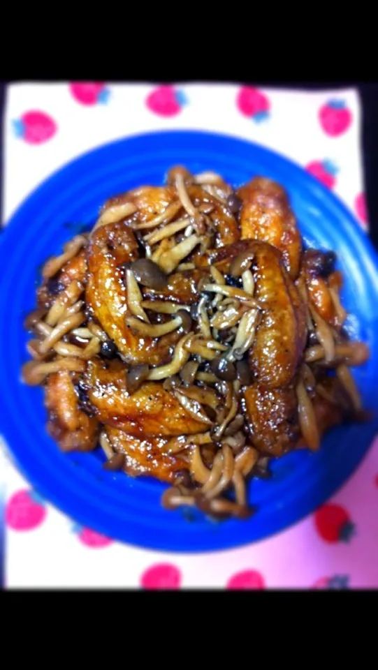 Chicken wings in mushroom|diane besmonteさん