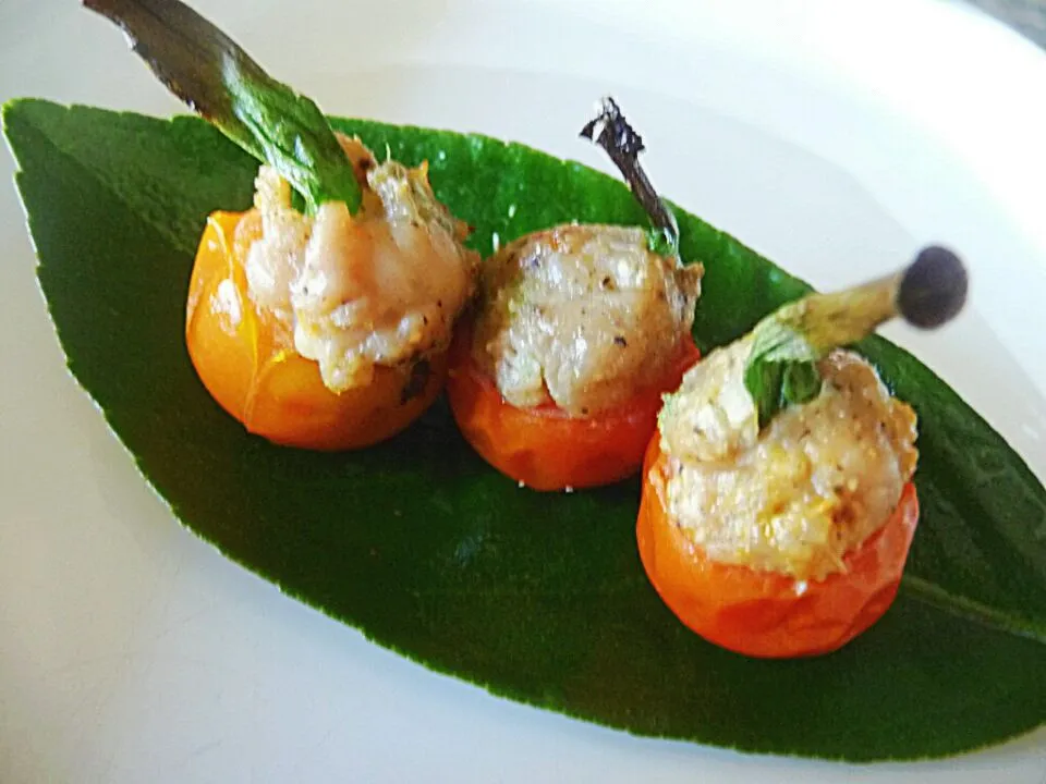 Grilled chicken-stuffed tomato bites|Chef On Qさん