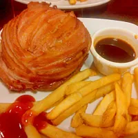 deep fried bacon burger!|Harrold Charles Chengさん