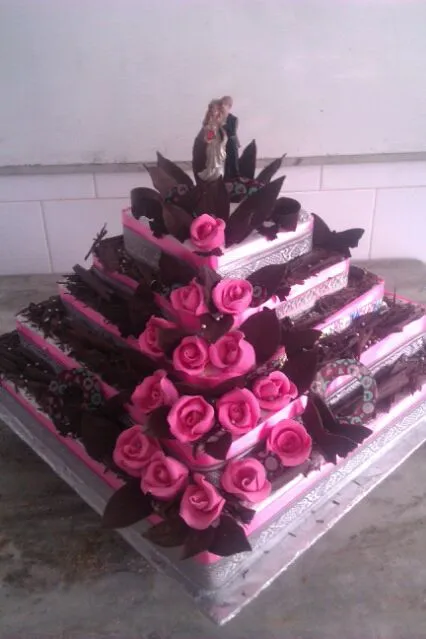 chocolate wedding cake...|surender singh bishtさん