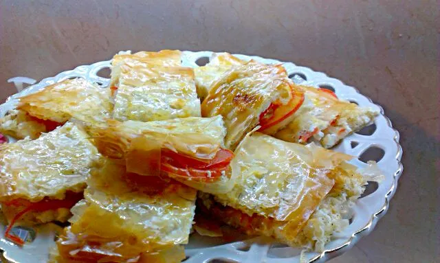 vegetarian bites with cheese, onion and tomatoes|Zheni Todorovaさん