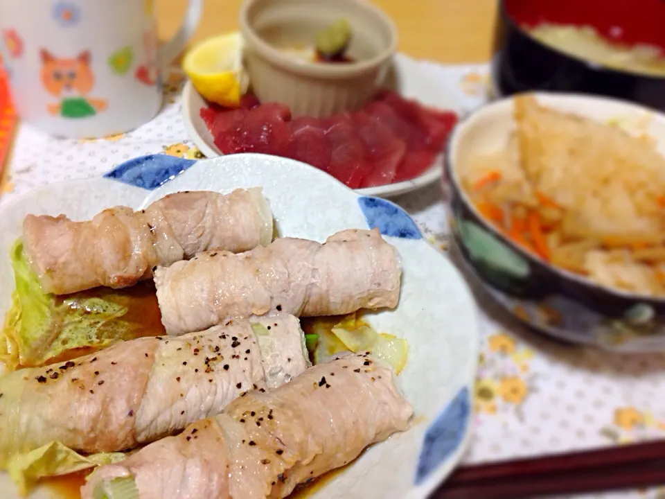 Snapdishの料理写真:長ネギの豚肉巻き蒸し、鰹の刺身、牛蒡の炊き込みご飯、カブと白菜の味噌汁|はなちゃさん