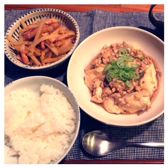 Snapdishの料理写真:豆腐のひき肉あんかけとジャーマンポテト|おうちさん