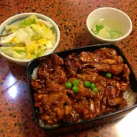 Snapdishの料理写真:きじ焼重。炭やきなので香ばしい。グリンピースがナイスかも、|いなとみさん