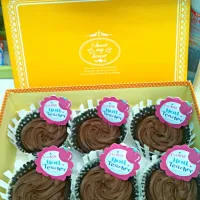 Cupcakes for all by Dave's mummy|Basanti Garibaさん