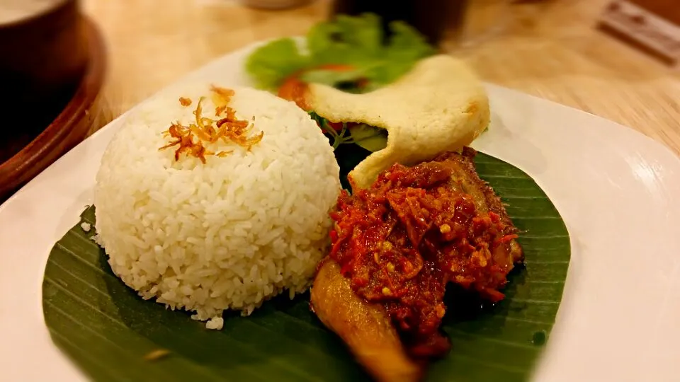 Nasi Ayam Penyet|Ernさん