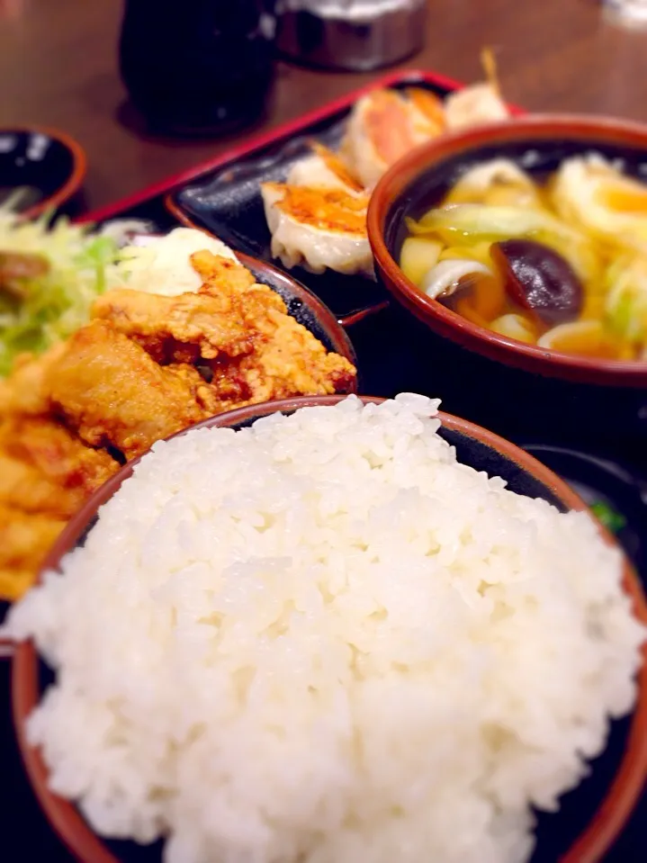 鶏天と餃子定食ミニほうとう付き。|えすとさん