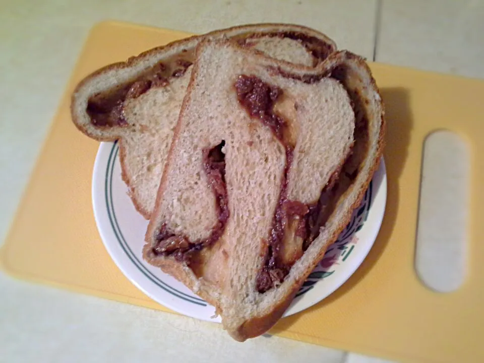 Raisin challah bread with a twist.|Fe's kitchenさん