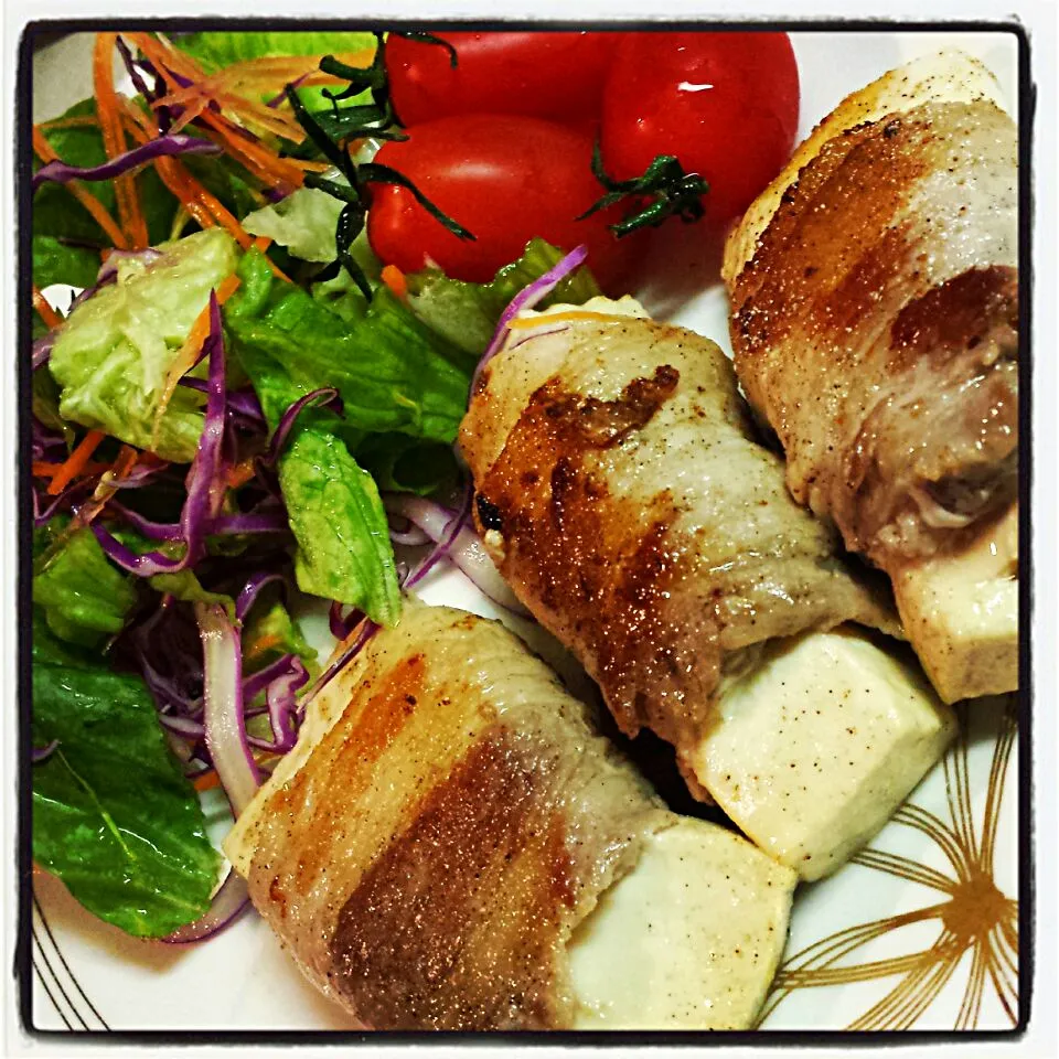 tofu steak and raw vegetable salad :)|kath.ozakiさん