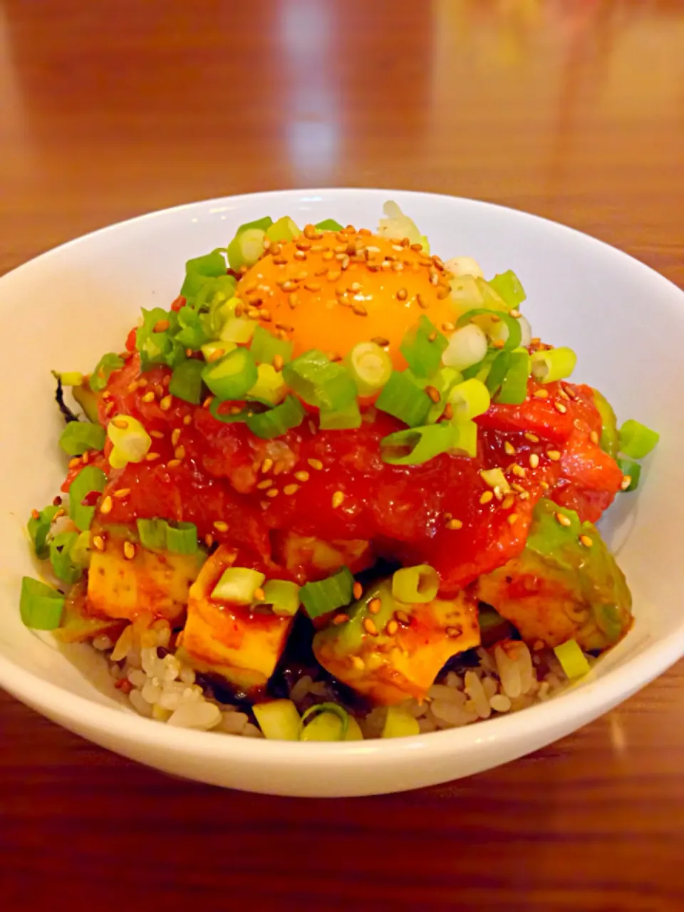 ⭐️マグロとアボカドのユッケ丼|よっちぃさん