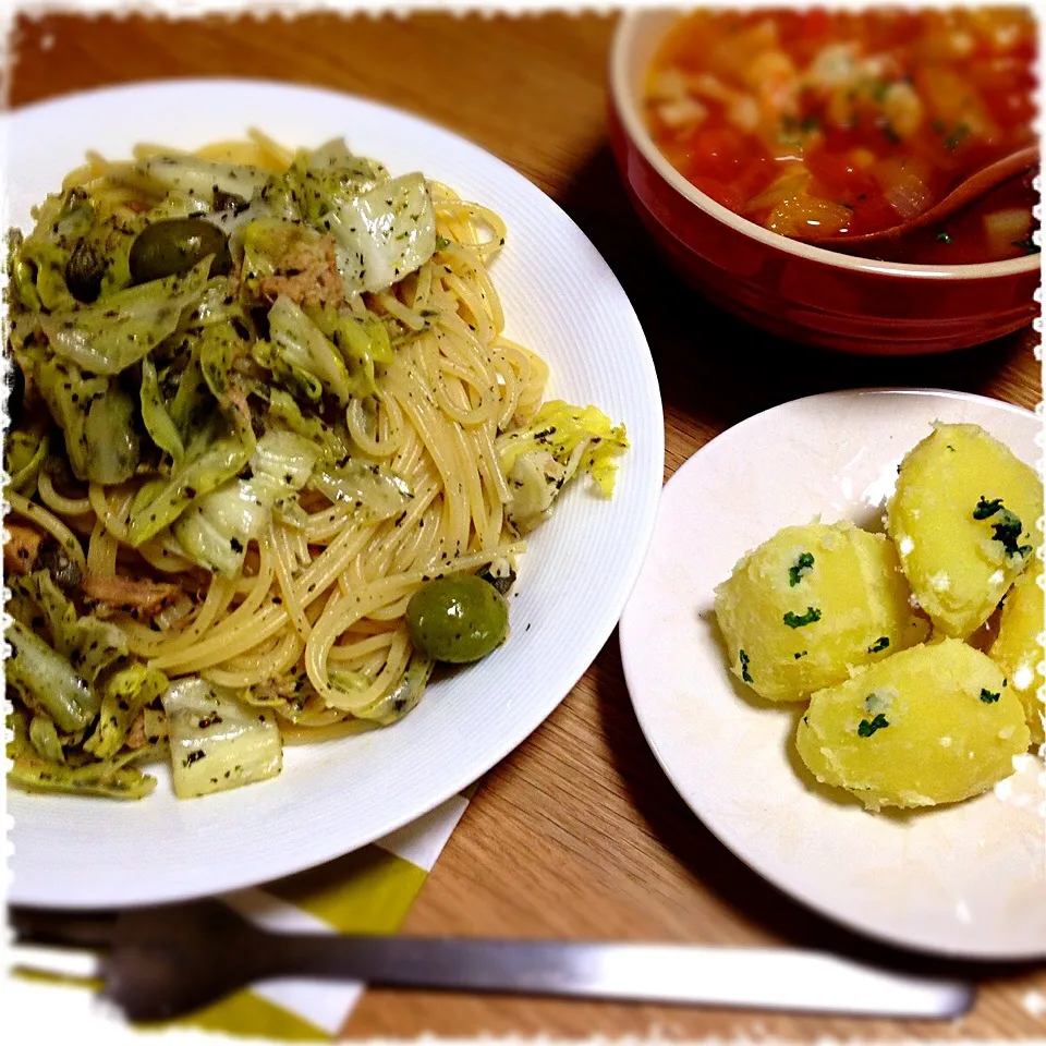 Snapdishの料理写真:キャベツと新漬けオリーブのスパゲティ🍝|saekoさん