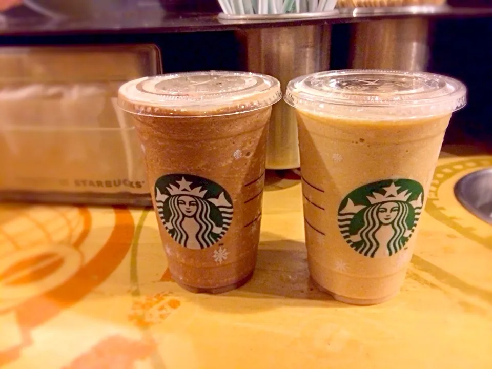 Snapdishの料理写真:Christmas drinks; peppermint mocha & toffee nut latte 🎅|prissyさん