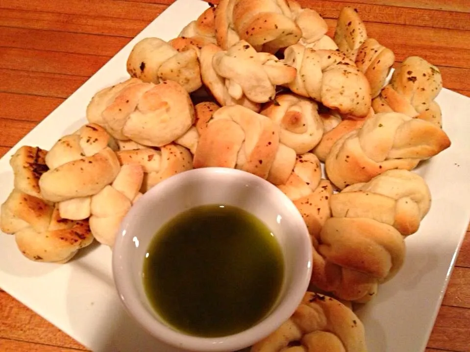 Garlic knots with herb olive oil|Michele Fortunatiさん