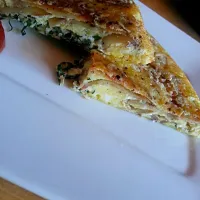 breakfast frittata . caramelized onions , sliced red potatoes , fresh basil , roasted garlic and goat cheese .|Monique Whiteさん