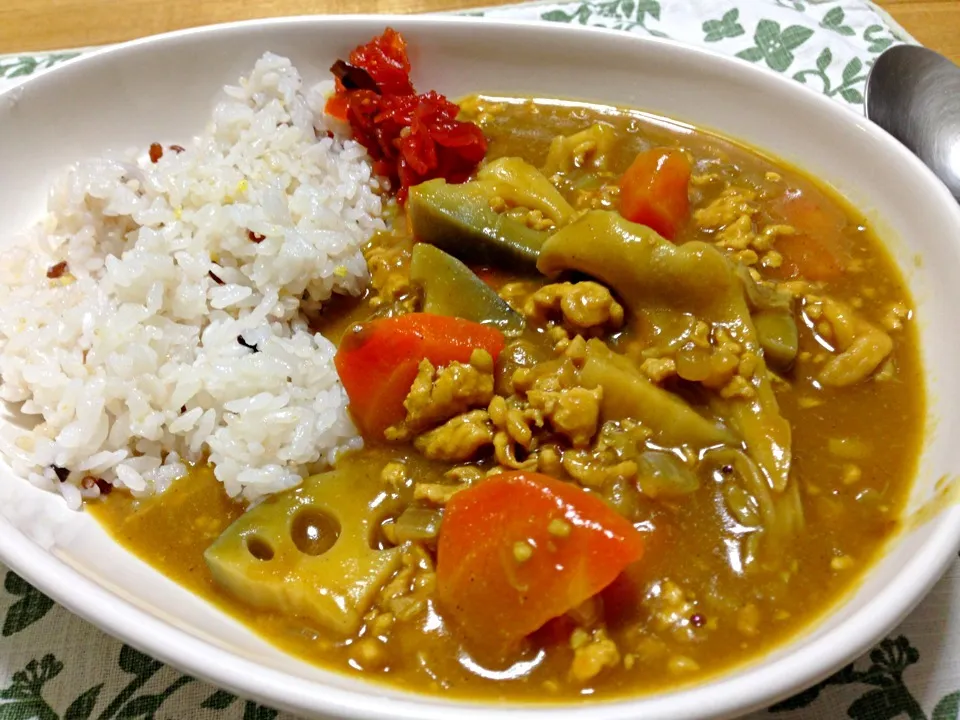 蓮根と舞茸の鶏ひき肉カレー🐔|こいちさん