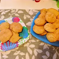 Homemade chewy sugar cookies  w/ a couple cinnamonsugar cookies on the left . The best in the game ;|Nikki Chanさん