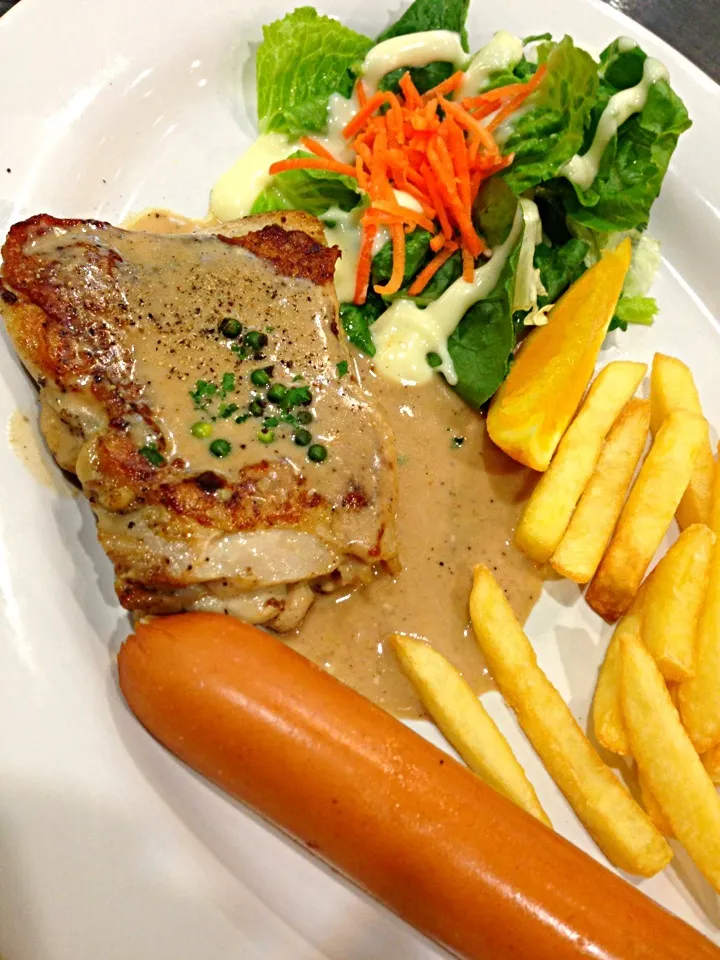 Chicken pepper steak with sausace|PhUnGさん